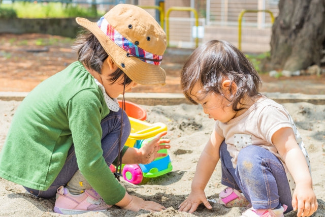 砂場遊びが育む、子どもの心とからだの成長
