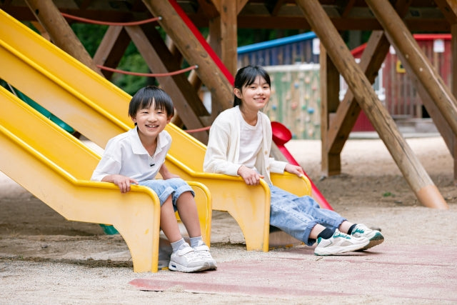 滑り台は最高の総合トレーニング!子どもの運動能力を伸ばす4つのプロセス